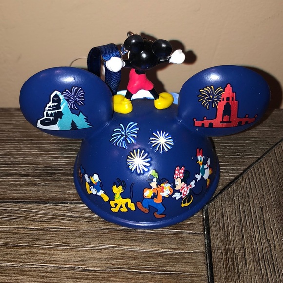 Disneyland 2020 Mickey Ears light up ornament NWT - Picture 5 of 7